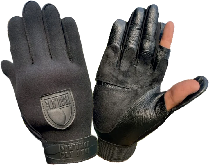 Par de guantes negros de neopreno con la punta del índice desmontada